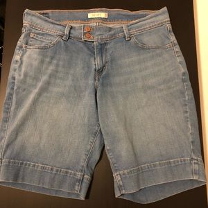 ✨ EUC Levi’s 542 Jean Shorts